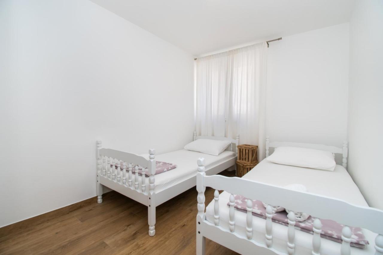 Apartmani Monika Zaboric Bagian luar foto