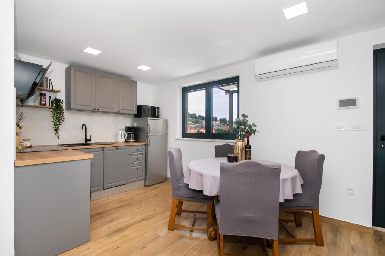 Apartmani Monika Zaboric Bagian luar foto