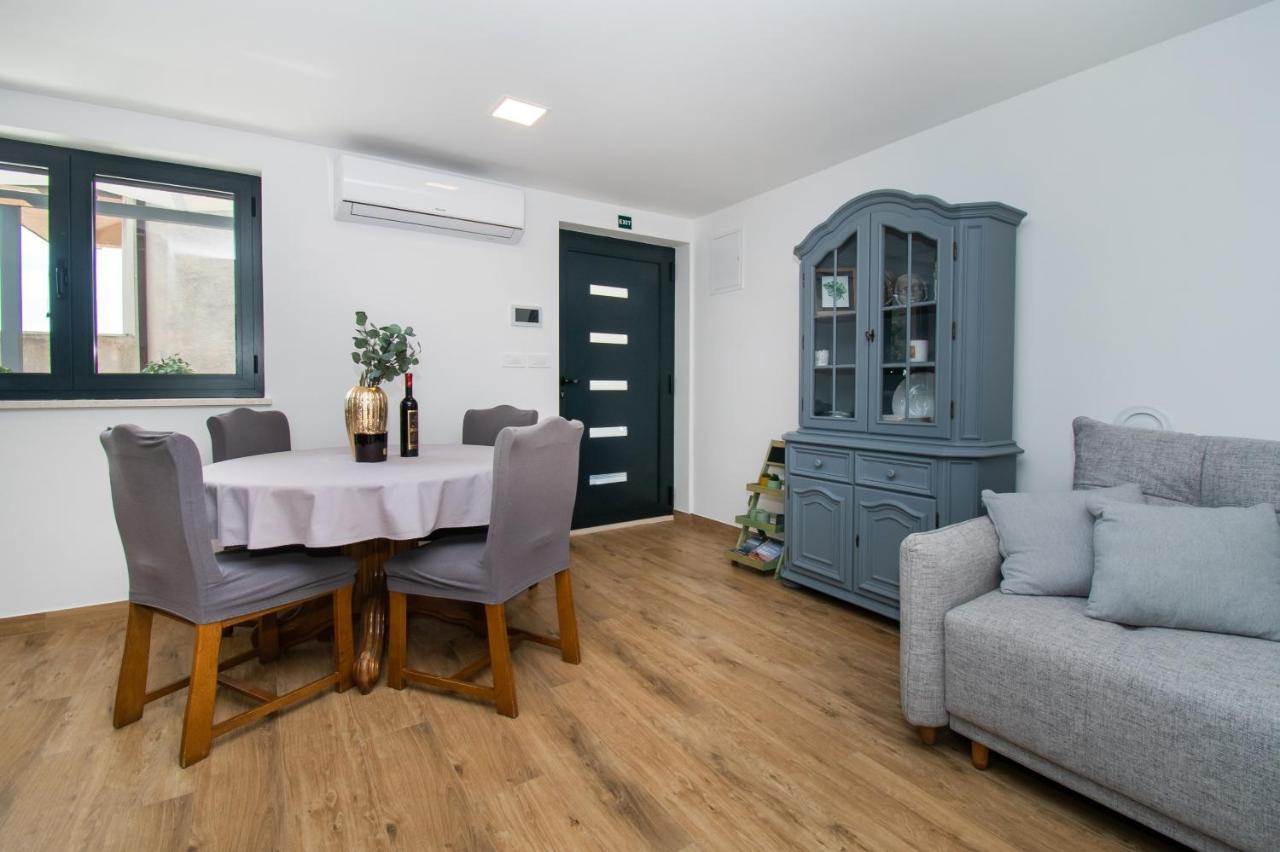 Apartmani Monika Zaboric Bagian luar foto